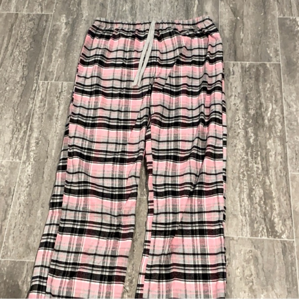 pink, black and gray striped comfort pants. 🎀